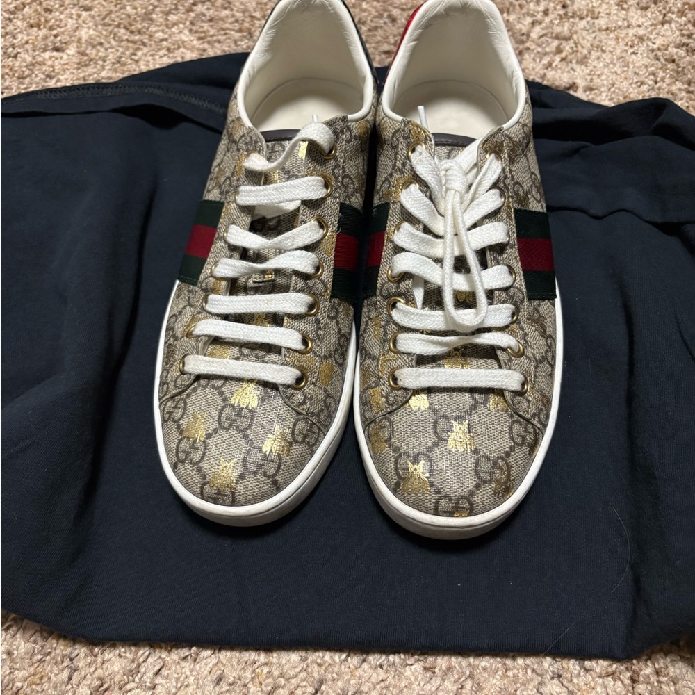 Gucci Women's Beige and Gold Sneakers
